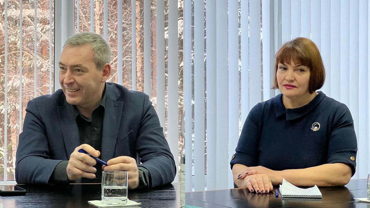 На должность главы Полярных Зорь претендуют Максим Пухов и Марина Котова